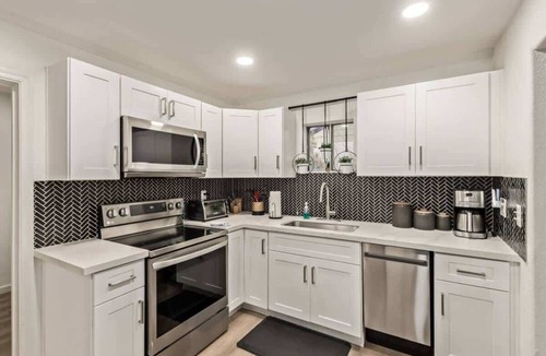 Camelback East House | Remodeled 2BR Central PHX Gem w/Free Parking
