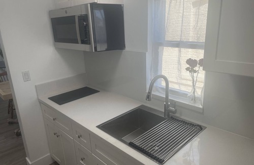 Downtown Phoenix Cottage | Remodeled Stand alone Cottage.B