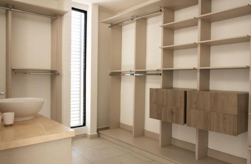 Queretaro House | Residencia Espaciosa con Alberca y Aire Acondicionado en El Refugio