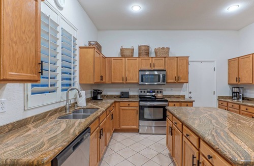 Power Ranch House | Resort Amenities: Game Room, Pvt Htd POOL, Putt Green, Covered Patio, Gas Grill