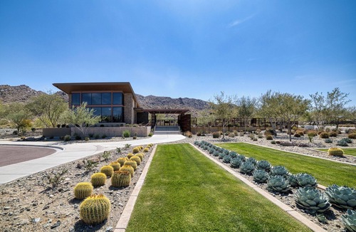 South Mountain Apartment | Resort-Style Gated, Pool Gym Near Downtown Phoenix & Chase Field Hiking Mountain