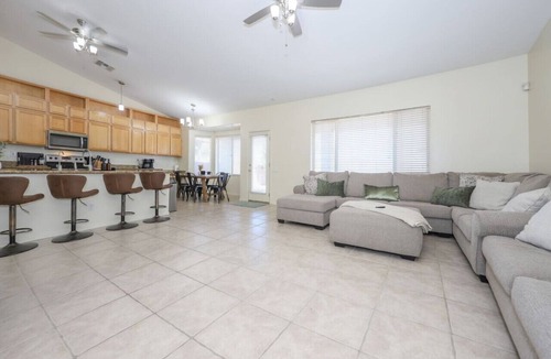 Cancion De La Luna House | RestReady 4BR for Bikes & Hikes!