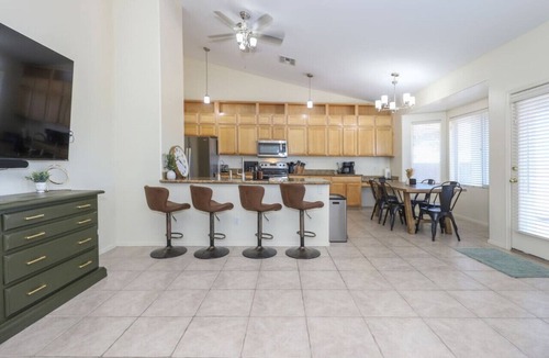 Cancion De La Luna House | RestReady 4BR for Bikes & Hikes!