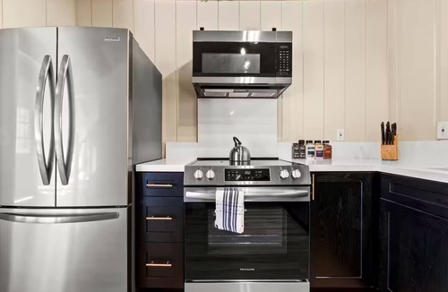 Camp Nelson Cabin | River Haus Sequoia | Hot Tub+New+King Beds+Views! - Holiday Home
