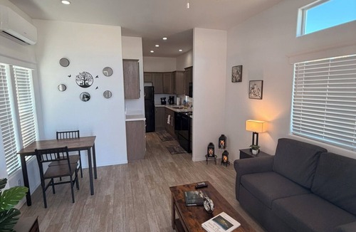 Ehrenberg House | River Lagoon Charming 1-bedroom Park Model #41 on the Colorado River