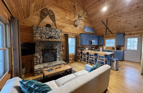 Clyde House | Riverfront-3 Luxury Homes on 500 Acres incl 5BR/3BA + 3BR/3BA + 2BR/2BA -Group B