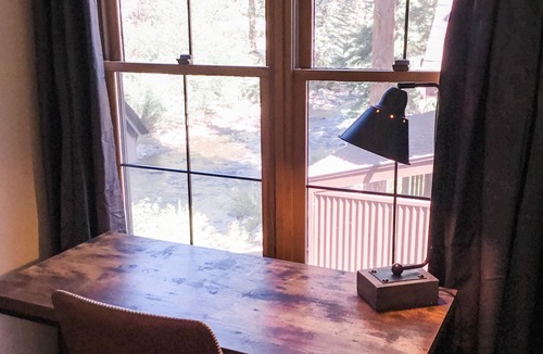 Estes Park House | Riverfront Mountain Cottage Retreat