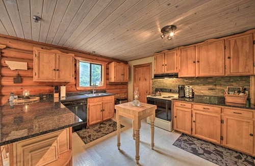 Troy Cabin | Riverfront Troy Cabin Ready with Bikes & Rafts!