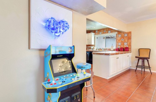 Estates at Canyon Crest House | Riverside 4BR Near UCR/CBU 12 Beds, 6 Kings, Arcade and Firpit