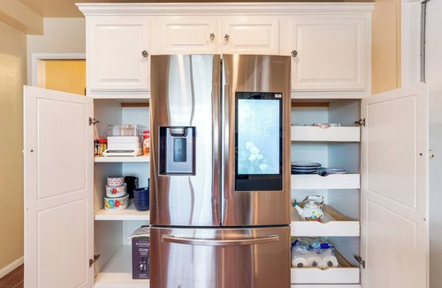 Estates at Canyon Crest House | Riverside 4BR Near UCR/CBU 12 Beds, 6 Kings, Arcade and Firpit