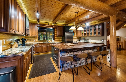 Whispering Pines Cabin | Riverside Luxury Retreat - Hot Tub, Fire Pit, Games & Mesmerizing Views