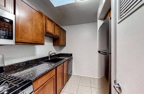 Campus Farm Condo | Riverside Suites - Shared Pool, Hot Tub, Putting Green, Gym & AC - Dogs Welcome