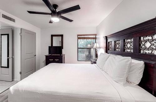 Campus Farm Condo | Riverside Suites - Shared Pool, Hot Tub, Putting Green, Gym & AC - Dogs Welcome