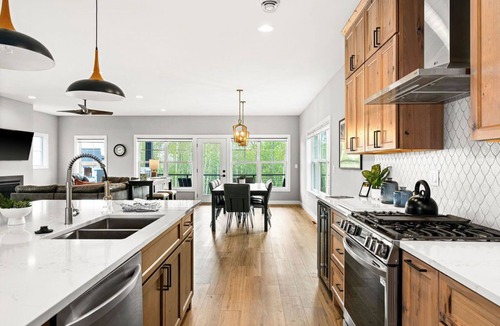 Riverside House | RiverWest Four Seasons - Hot tub -Dogs- Kids Play/Game Area