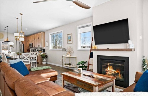 Riverside House | RiverWest Northern Retreat -Hot Tub - Sauna - Dogs Allowed