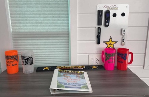 Parker Strip House | Rockstar | Private Hot Tub | Deluxe River views at Roadrunner Resort