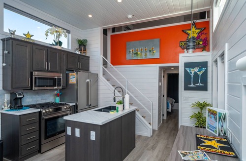 Parker Strip House | Rockstar | Private Hot Tub | Deluxe River views at Roadrunner Resort