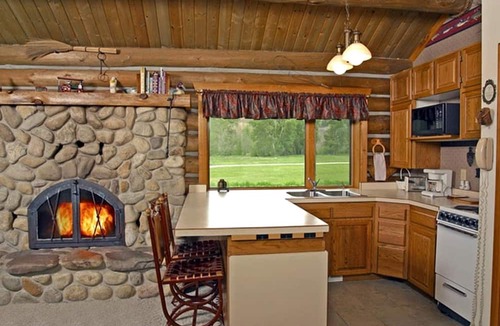Darby Cabin | Rocky Mountains Nature Escape: Amazing Log Cabin in Darby, MT