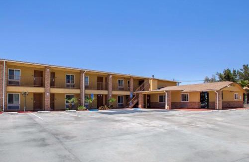 Victorville Hotel | Rodeway Inn Adelanto US 395