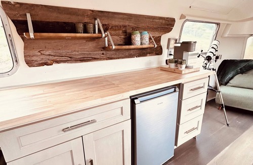Santa Clarita House | 🌿 Romantic & Private Airstream Retreat Surrounded by Nature