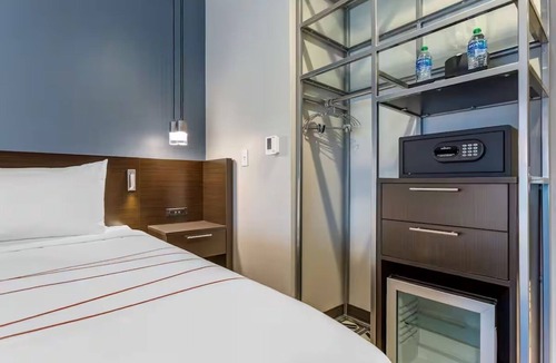 Riverside Hotel | Rooftop Bar | King Suite w/Sofa Near Tempe Marketplace | Modern Touches