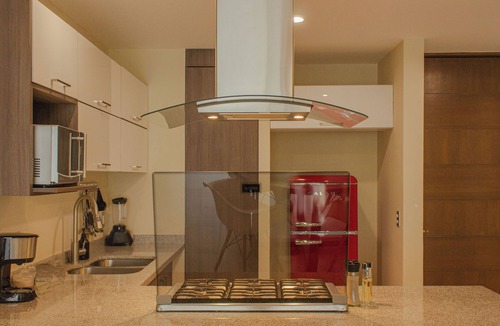 Providencia Apartment | Rooftop bar + vistas altas · Country Club GDL · limpieza diaria