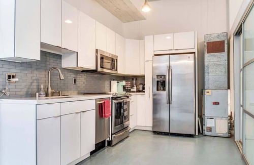 Historic Core Condo | Rooftop Pool & Hot Tub in Heart of DTLA