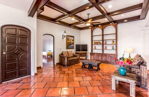 Ajijic Bed & Breakfast | Room "El Guayabo" Caroline Bella