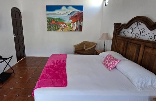 Ajijic Bed & Breakfast | Room "Los Naranjos" in Casa Caroline Bella