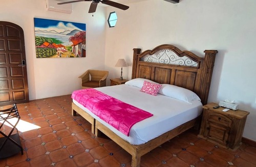 Ajijic Bed & Breakfast | Room "Los Naranjos" in Casa Caroline Bella