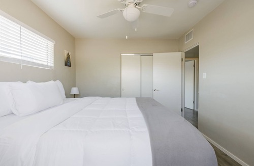 Encanto Apartment | Roomy 2BR in midtown Phoenix *Covered Parking* Close to Downtown