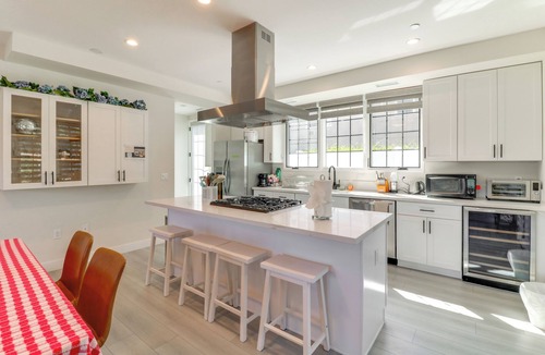 Pasadena House | Rose Bowl, New Pasadena Home Steps to Old Town