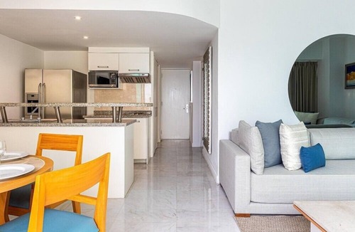 Marina Mazatlan Hotel | Royal Park Stylish 1BR Condo with Balcony for Weekend Getaway