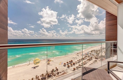 Punta Cancun Resort | Royalton CHIC Cancun, An Autograph Collection All-Inclusive Resort - Adults Only