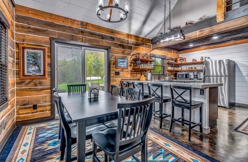 De Soto Cabin | Rustic Hideaway Sleeps 4 HOT TUB
