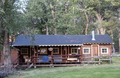 Nathrop Cabin | Rustic Log Cabin Set Within Mountains in Colorado