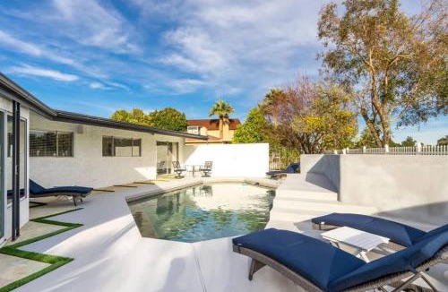 Ingleside Club House | Sanctuary on the Greens - 3-Villa Retreat with Pool