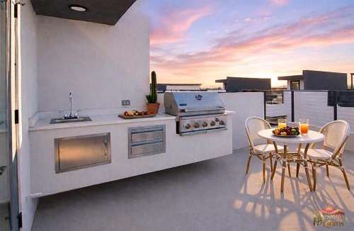 South Scottsdale House | Scottsdale 3BR with Private XL Rooftop, 2Car Garage, Heated Pool & Hot Tub, EV L2, 12min to Airport