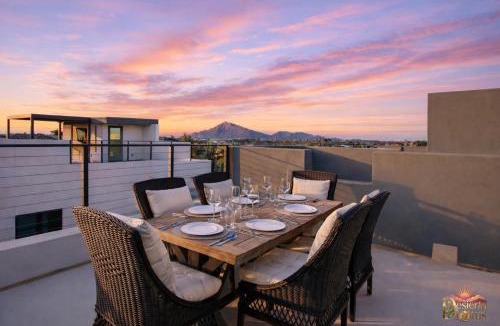 South Scottsdale House | Scottsdale 3BR with Private XL Rooftop, 2Car Garage, Heated Pool & Hot Tub, EV L2, 12min to Airport