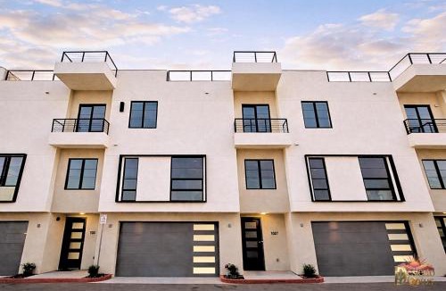 South Scottsdale House | Scottsdale 3BR with Private XL Rooftop, 2Car Garage, Heated Pool & Hot Tub, EV L2, 12min to Airport
