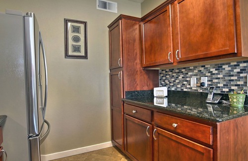 Paradise Valley Village Condo | Scottsdale Condo ,Ground Floor, Fast Wi-Fi, King Bed, Hot tub/Pools, Gated