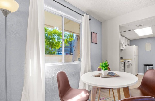 Entertainment District Condo | Scottsdale | Pool |Hot Tub |Kitchen |1 BR: Suite