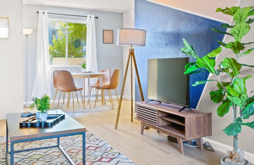 Entertainment District Condo | Scottsdale | Pool |Hot Tub |Kitchen |1 BR: Suite