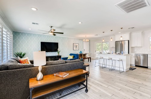 Park Scottsdale Four House | Scottsdale Tropic- Large Pool, Fire Pit, Hot tub, Bocce, child & pet friendly