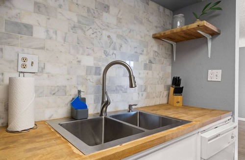 Entertainment District Apartment | Scottsdale, Walk to Old Town + Pool/Hot Tub, 1BD:1BTH