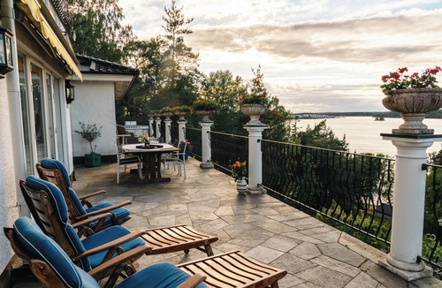 Gashaga House | Sea front Ex-Embassy residence near Stockholm
