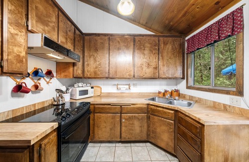 Idyllwild Cabin | Secluded Cozy Cottage: Walk to Town, Private