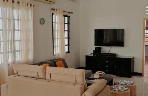 Pekeliling House | Sentul KL Private Cozy Bungalow Homestay - Free Parking & Wifi
