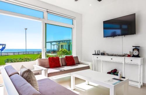 La Paloma House | Serene Dog-Friendly Villa with Impressive Views, Outdoor Pool, Private Patio, AC
