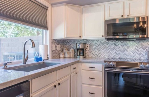 Sun Groves House | Serene Escape and Modern Comfort, Pool Heater, BBQ